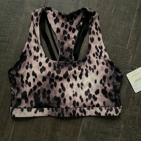 New With Tags Fabletics Boost Medium Support Sports Bra Leopard Small - Picture 4 of 5